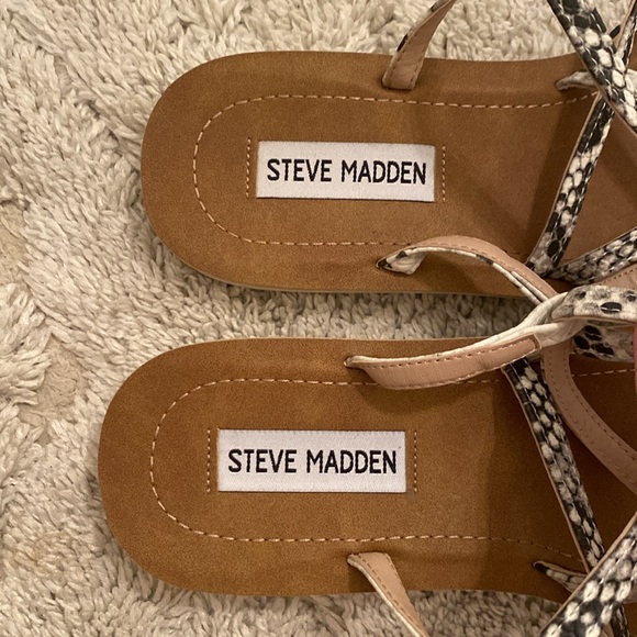 Steve Madden Snake Skin Print Sandals - 7.5 - Picture 4 of 8